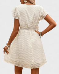 Thérèse | Robe en dentelle à col V et taille rubanée