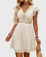 Thérèse | Robe en dentelle à col V et taille rubanée