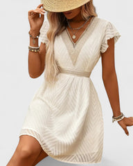 Thérèse | Robe en dentelle à col V et taille rubanée